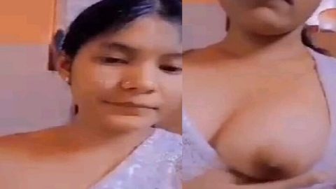 Assamese girl boobs show and naked pussy