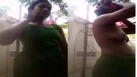 Bangla Village Girl Bathing Topless Viral MMS