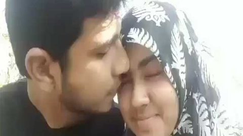 Bangladeshi Hijabi girl giving blowjob outdoors