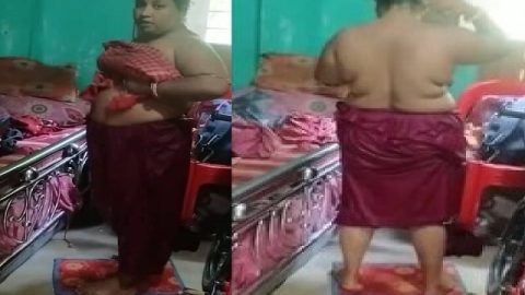 Bangladeshi sex Boudi wet body after viral bath