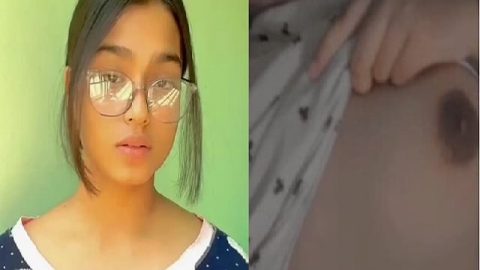 Bangladeshi sex chat girl showing her boobs