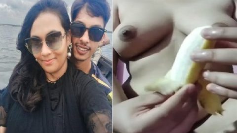 Bengali girl playing with boobs and pussy viral videos
