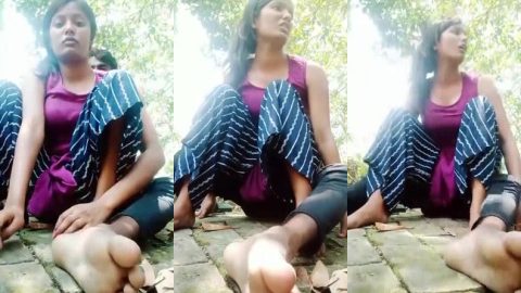 Bhojpuri village girl riding on bf's cock in public area