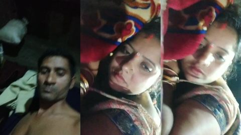 Bhojpuri villager bhabhi's mms video with mascular husband