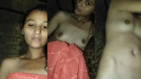 Teen Dehati girl nude MMS selfie