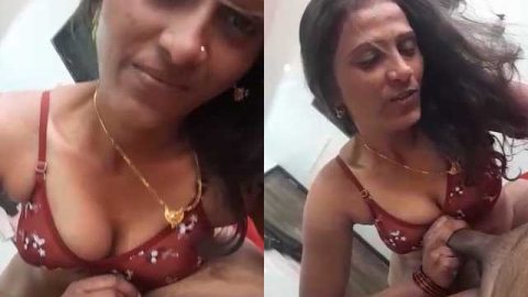 Desi Bhabhi giving handjob