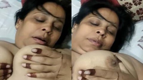 Desi Bhabhi playing with her big boobs on cam