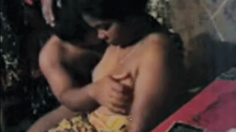 Mature guy having sex with aunty who lives nearby