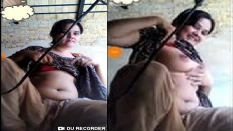 Desi girl showing big boobs while working