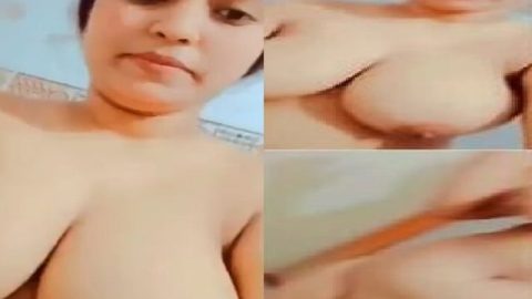 Desi girl showing melons and nude body curves