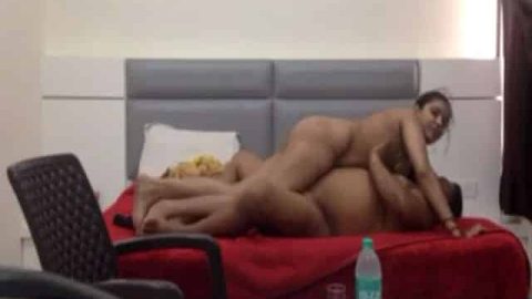 Sexy cheating wife Desi hidden cam porn video