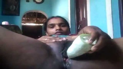 Desi housewife masturbating with veggie on cam