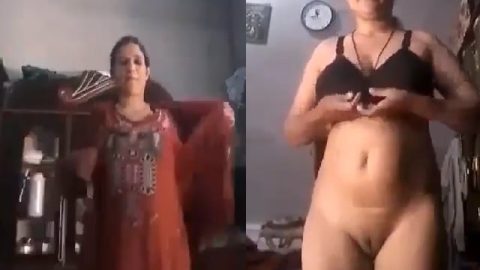 Desi mature aunty sex teasing viral naked pussy