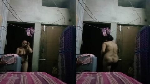 Desi mom nude capture in hidden cam by son