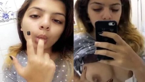 Indian beauty licking fingers and viral boobs show