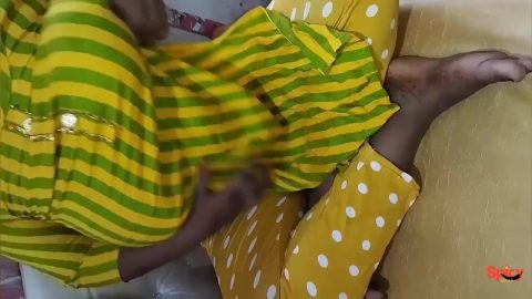 Indian chubby aunty natural big tits and hairy pussy mms video