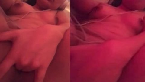 Indian girl fingering horny pussy in nudity
