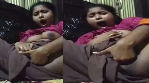 Indian girl fingering pussy with loud moaning