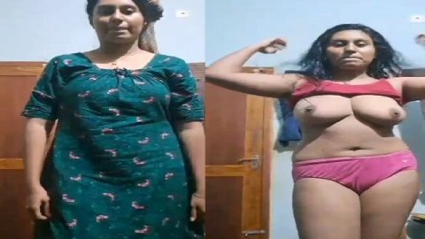 Indian girl flaunts boobs after a naked bath