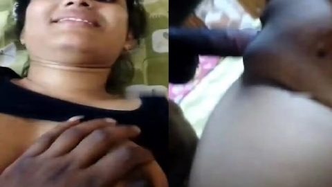 Indian girl fucking pussy and boob press MMS