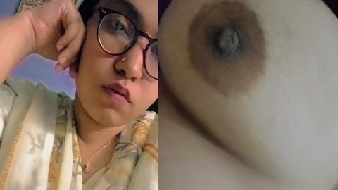 Indian girl in glasses nude photos and viral MMS