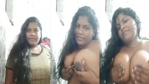 Indian girl shows her big boobs