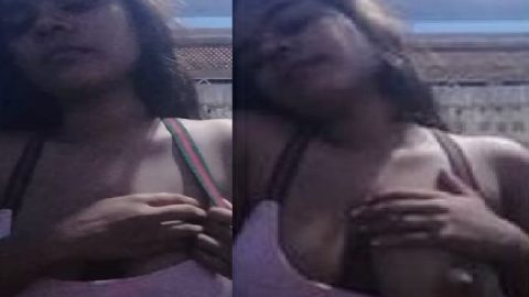 Indian girlfriend selfie big boobs viral play