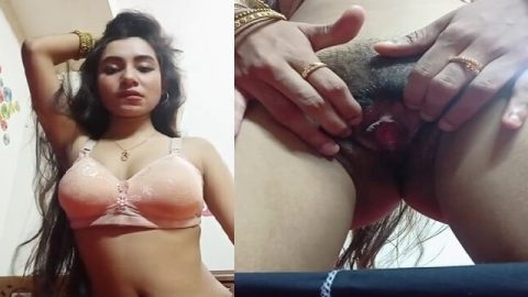 Indian pussy showing slut fingering in horniness
