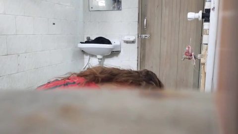 Indian slutty sister fucked by step-brother during bath