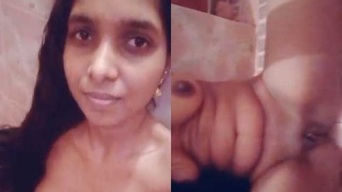 Loveable Desi girl boobs pussy show on VC