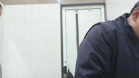 Mumbai office employee fucked by senior manager in bathroom