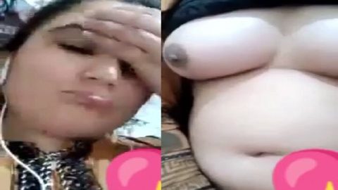 Pakistani girl video call showing her big boobs