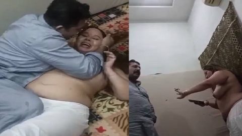 Pakistani randi aunty sex with customer at home