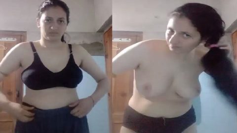Pakistani sex maal stripping bra and viral topless