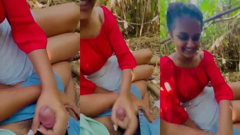 Pune horny girlfriend showing her handkill to bf in outdoor