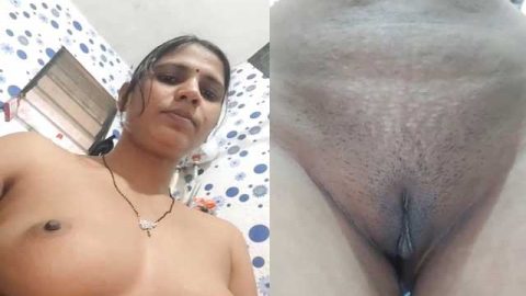 Sexy Indian housewife shows her boobs and pussy