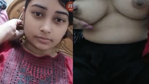 Beautiful Chamet cam girl nude round boobs showing