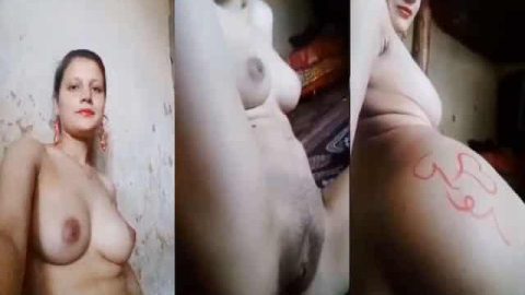 Beautiful Pakistani village girl nude MMS selfie