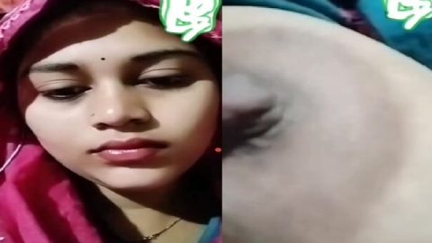 Beautiful lips Bengali girl showing boobs and pussy