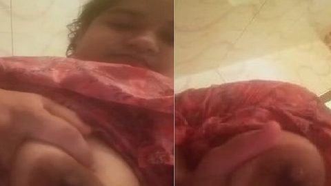 Bhabhi in bathroom showing big boobs selfie cam