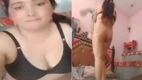 Bhabhi in black bra shows pussy and ass nude pics