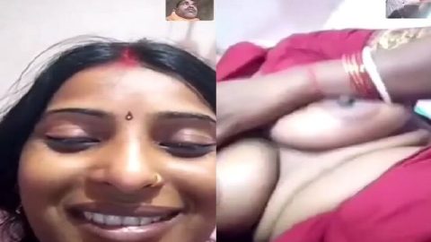 Bhabhi opens blouse and shows boobs video call sex