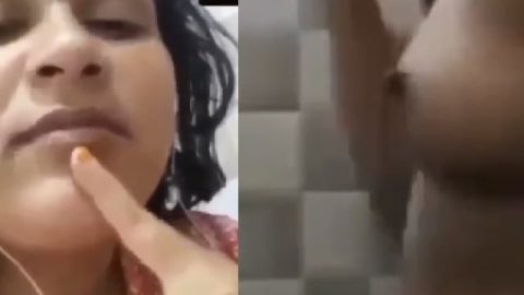 Bhabhi sex affair video call showing boobs to secret lover