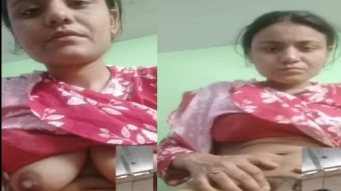 Big ass aunty slapping booty during live call
