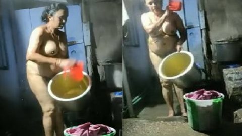 Big boobs aunty caught on viral hidden cam