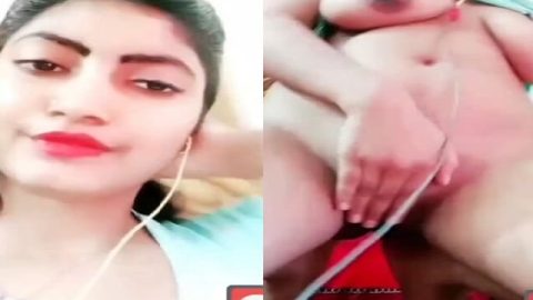 Big boobs horny girlfriend fingering on live call