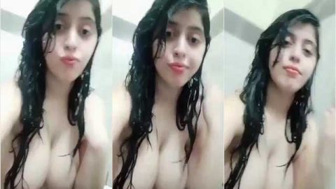 Big boobs of sexy Pakistani girl exposed