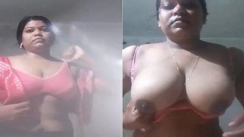 Blouse removing wife showing big boobs viral MMS