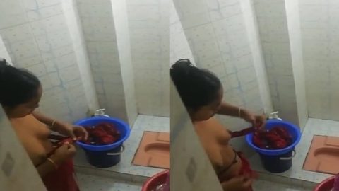 Boobs show in bathroom by hot bhabhi before bathing