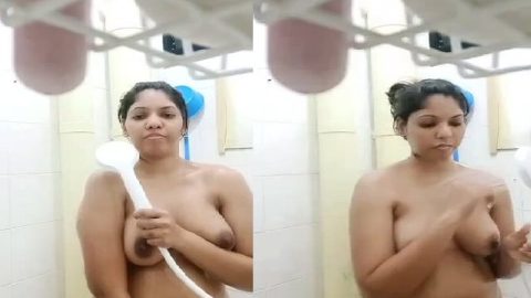 Bubbly mallu girl nude bath with hand shower